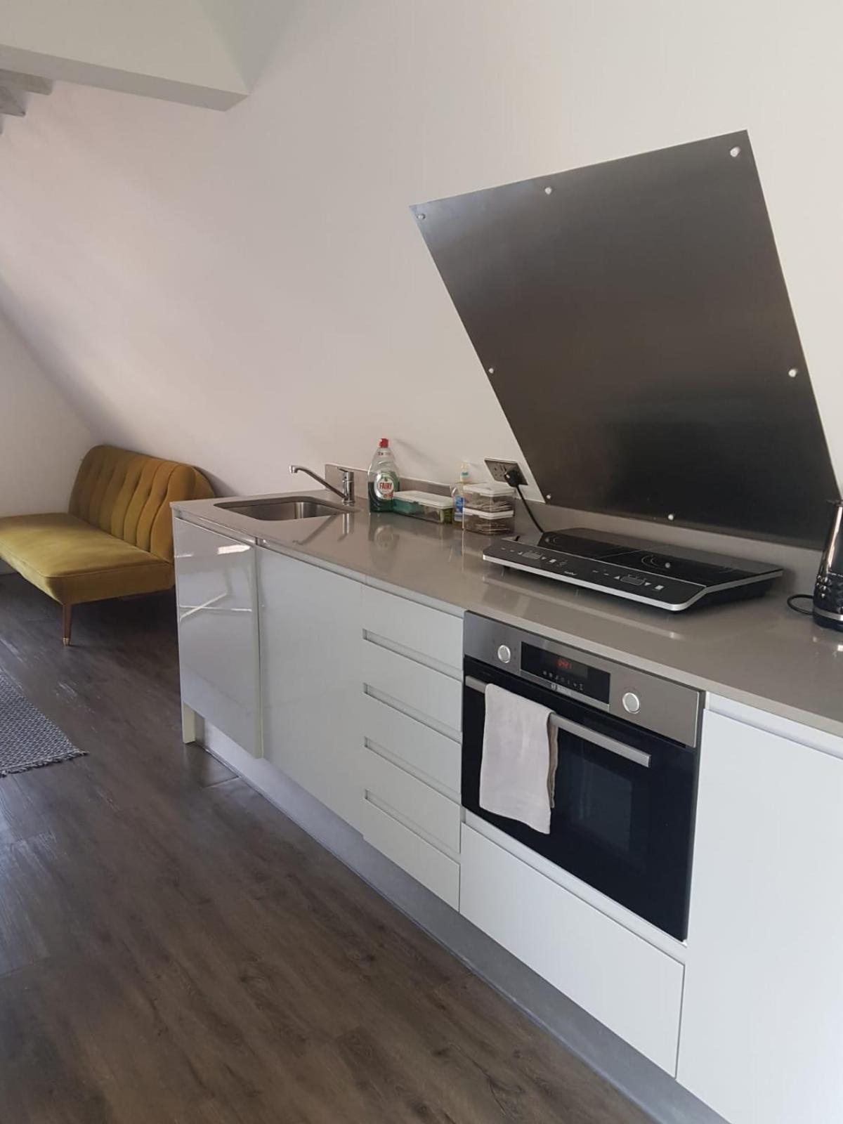 レディングNitehouseアパートメント 部屋 写真